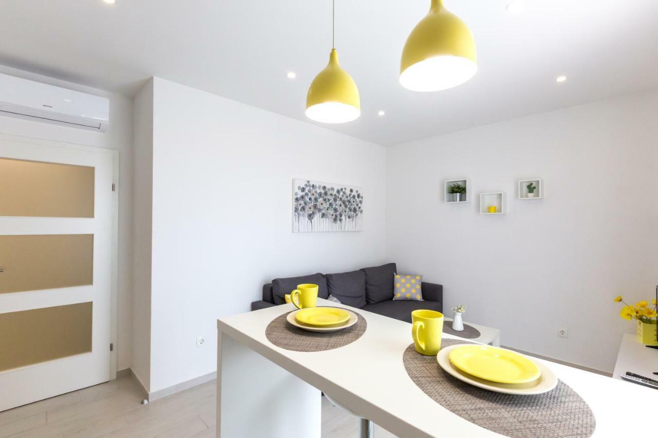 Apartmani Ksenija Tucepi Luaran gambar